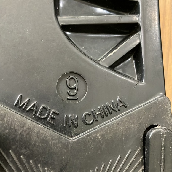 Kate Spade New York Women's Black White Floral Jelly Thong Buckle Sandals - Picture 8 of 8